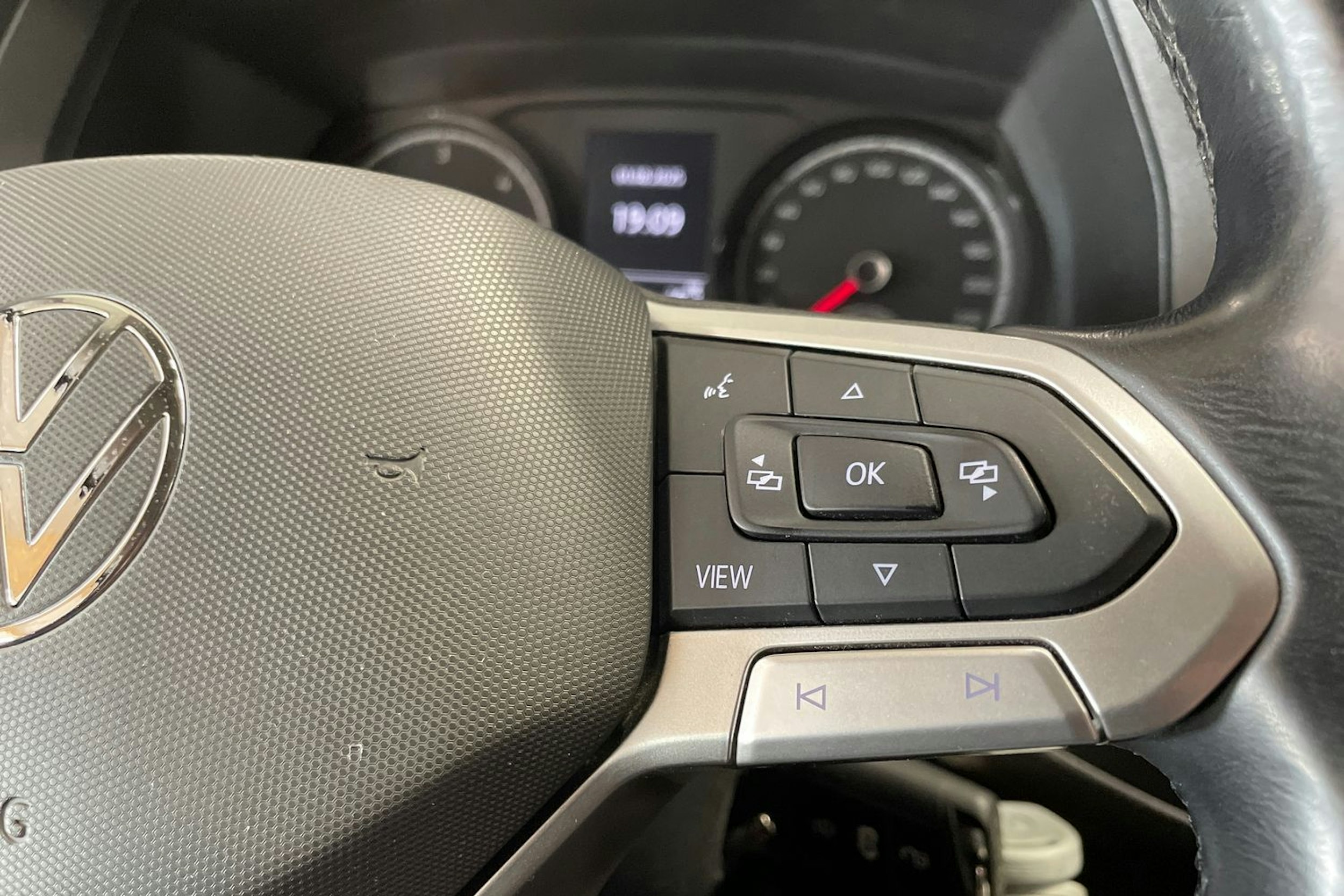 valkoinen Volkswagen Transporter 2021 kuva 28.