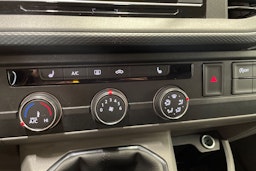 valkoinen Volkswagen Transporter 2021 kuva 29.