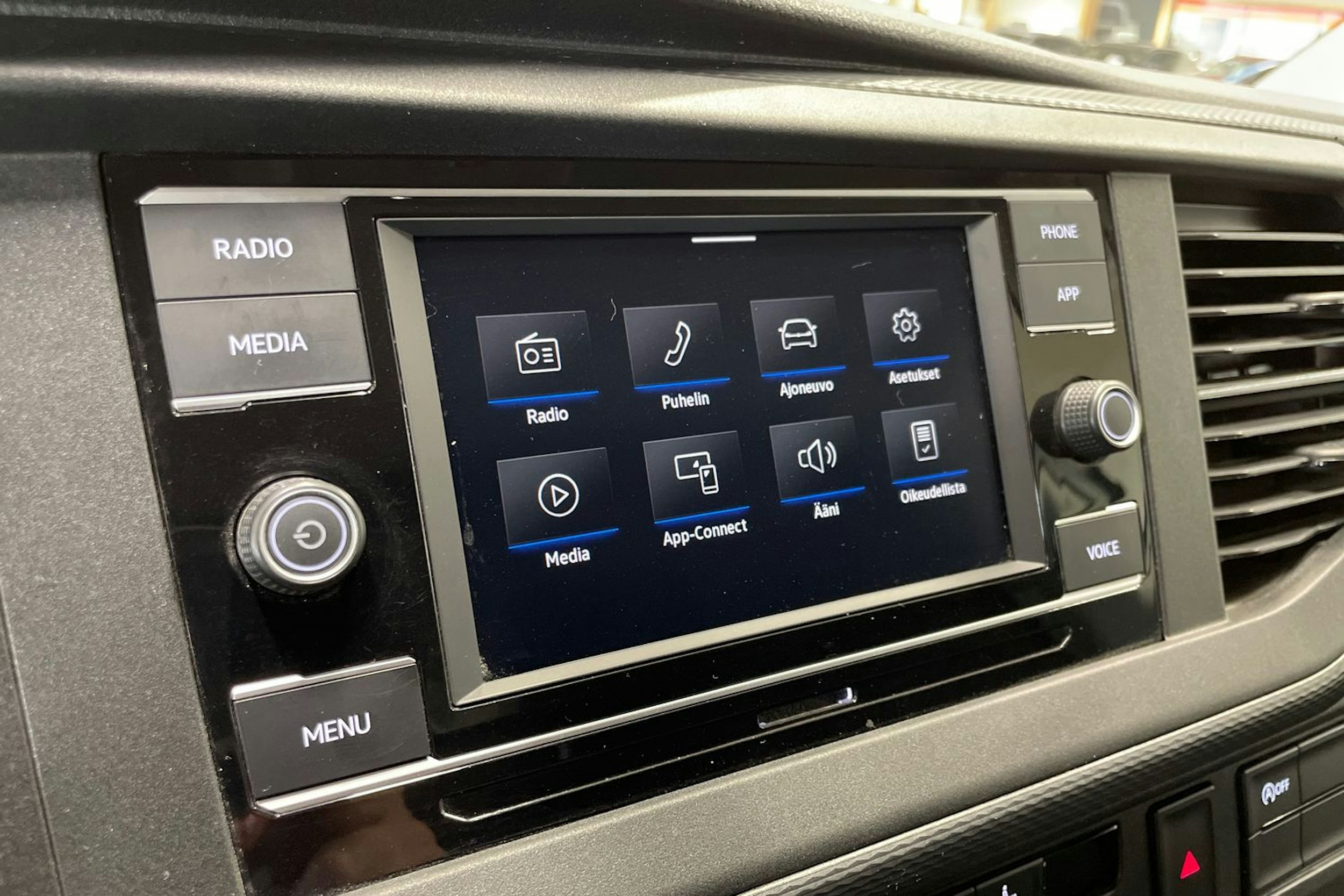valkoinen Volkswagen Transporter 2021 kuva 33.