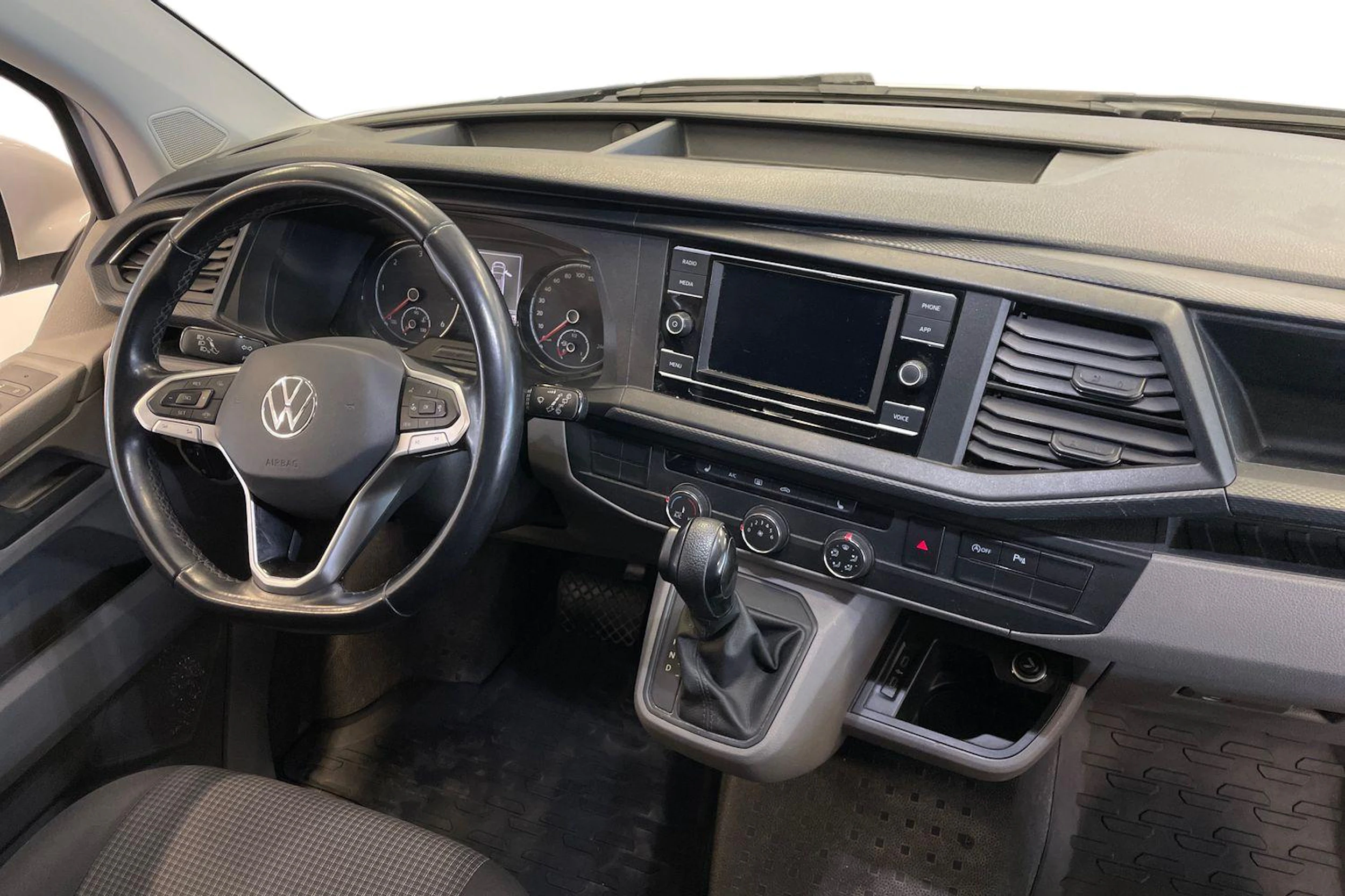 Valkoinen Volkswagen TRANSPORTER 2021 kuva 9.