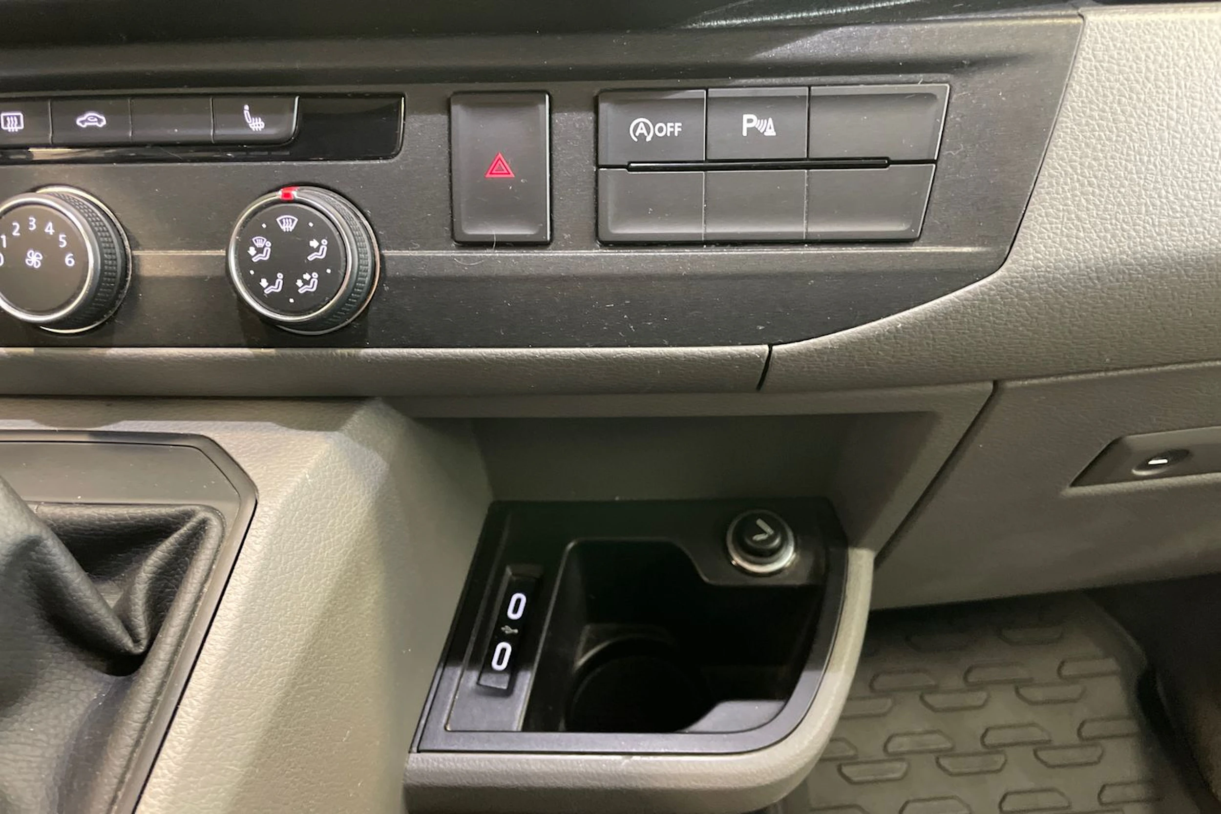 Valkoinen Volkswagen TRANSPORTER 2021 kuva 17.