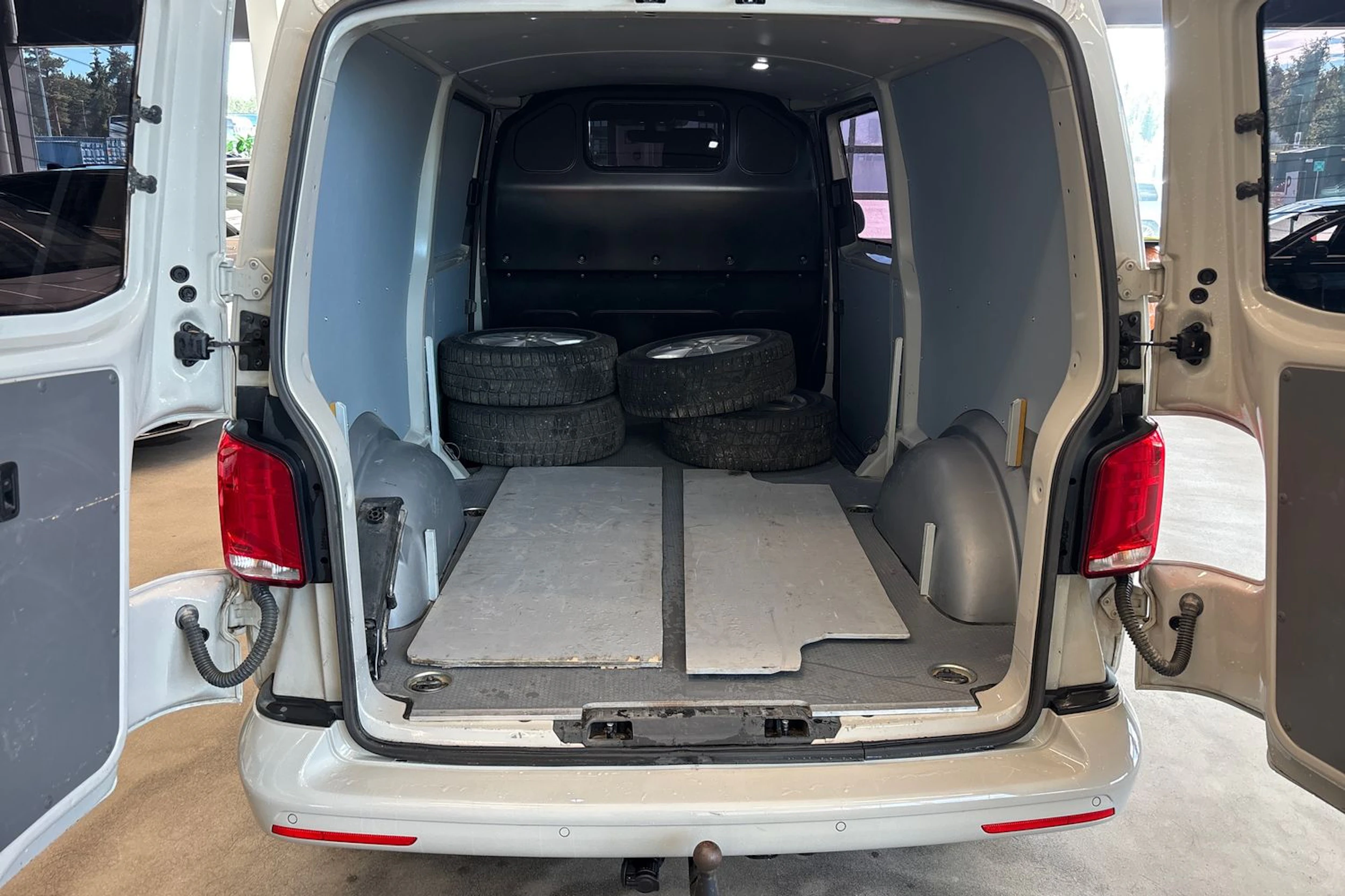 Harmaa Volkswagen TRANSPORTER 2021 kuva 4.