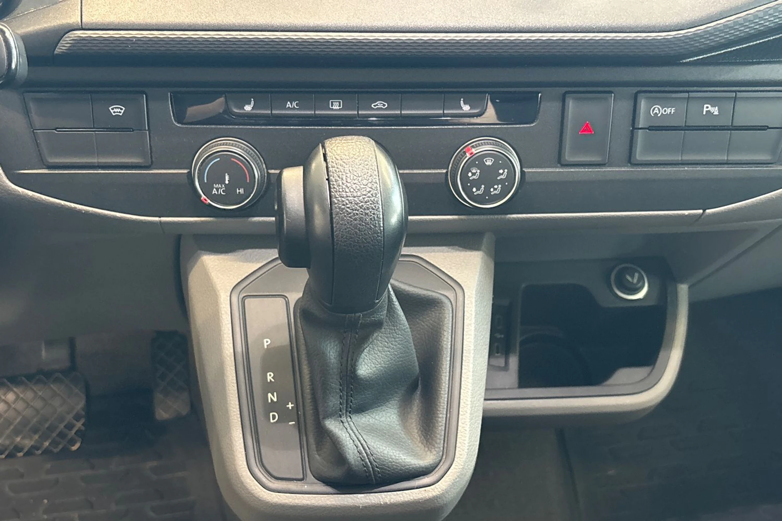 Harmaa Volkswagen TRANSPORTER 2021 kuva 6.