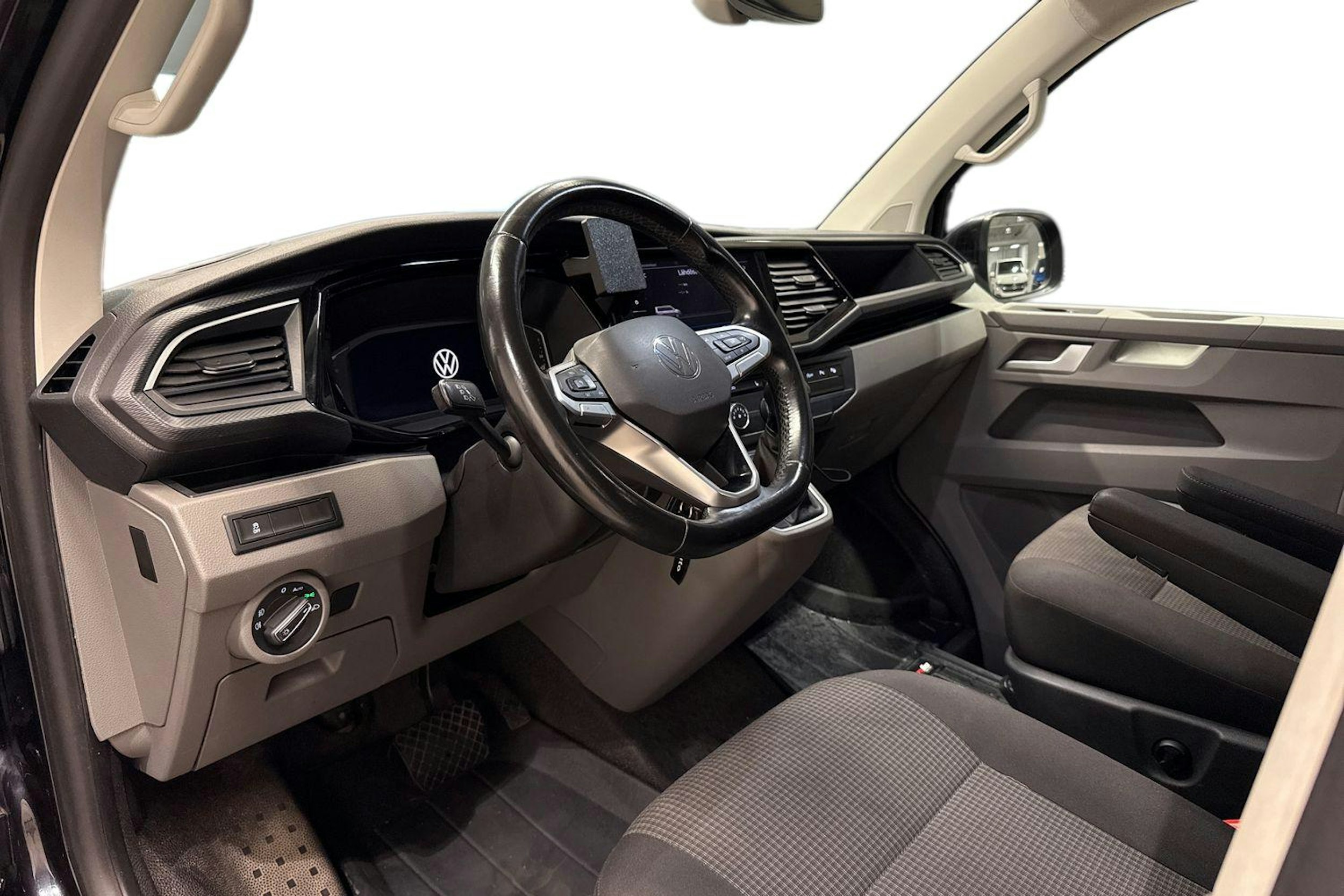 musta Volkswagen Transporter 2021 kuva 6.