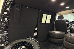 musta Volkswagen Transporter 2021 kuva 12.