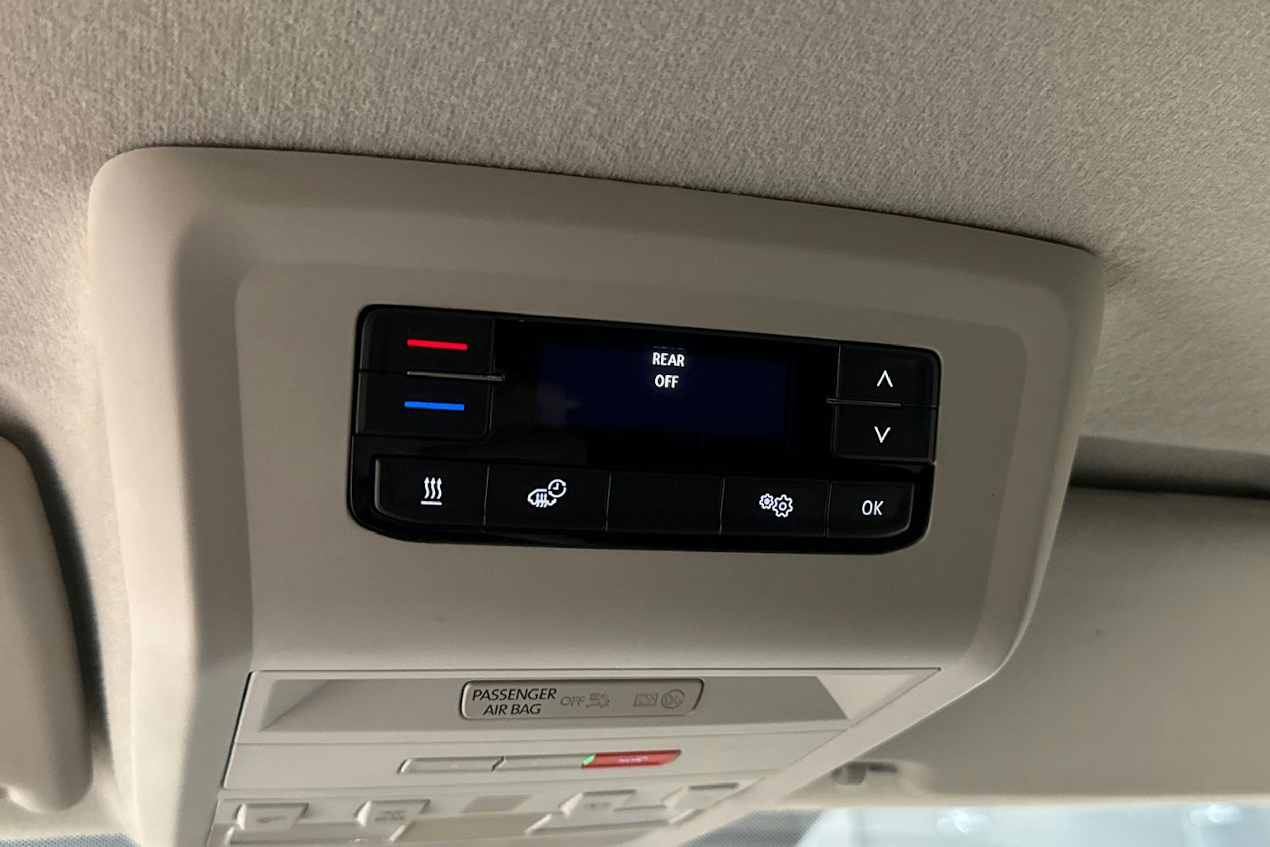 musta Volkswagen Transporter 2021 kuva 22.