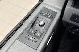 musta Volkswagen Transporter 2021 kuva 25.