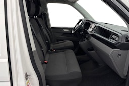 Valkoinen Volkswagen Transporter 2021 kuva 10.