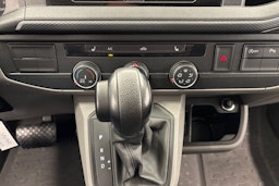 Valkoinen Volkswagen Transporter 2021 kuva 13.