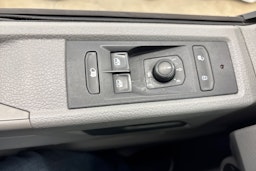 Valkoinen Volkswagen Transporter 2021 kuva 15.