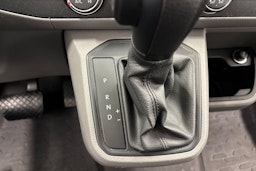 Valkoinen Volkswagen Transporter 2021 kuva 17.