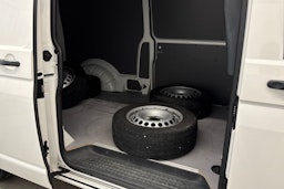 Valkoinen Volkswagen Transporter 2021 kuva 18.