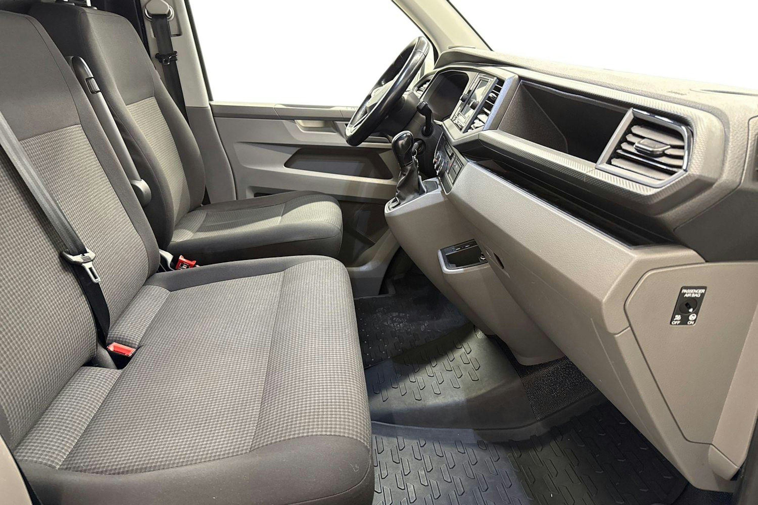 valkoinen Volkswagen Transporter 2021 kuva 9.