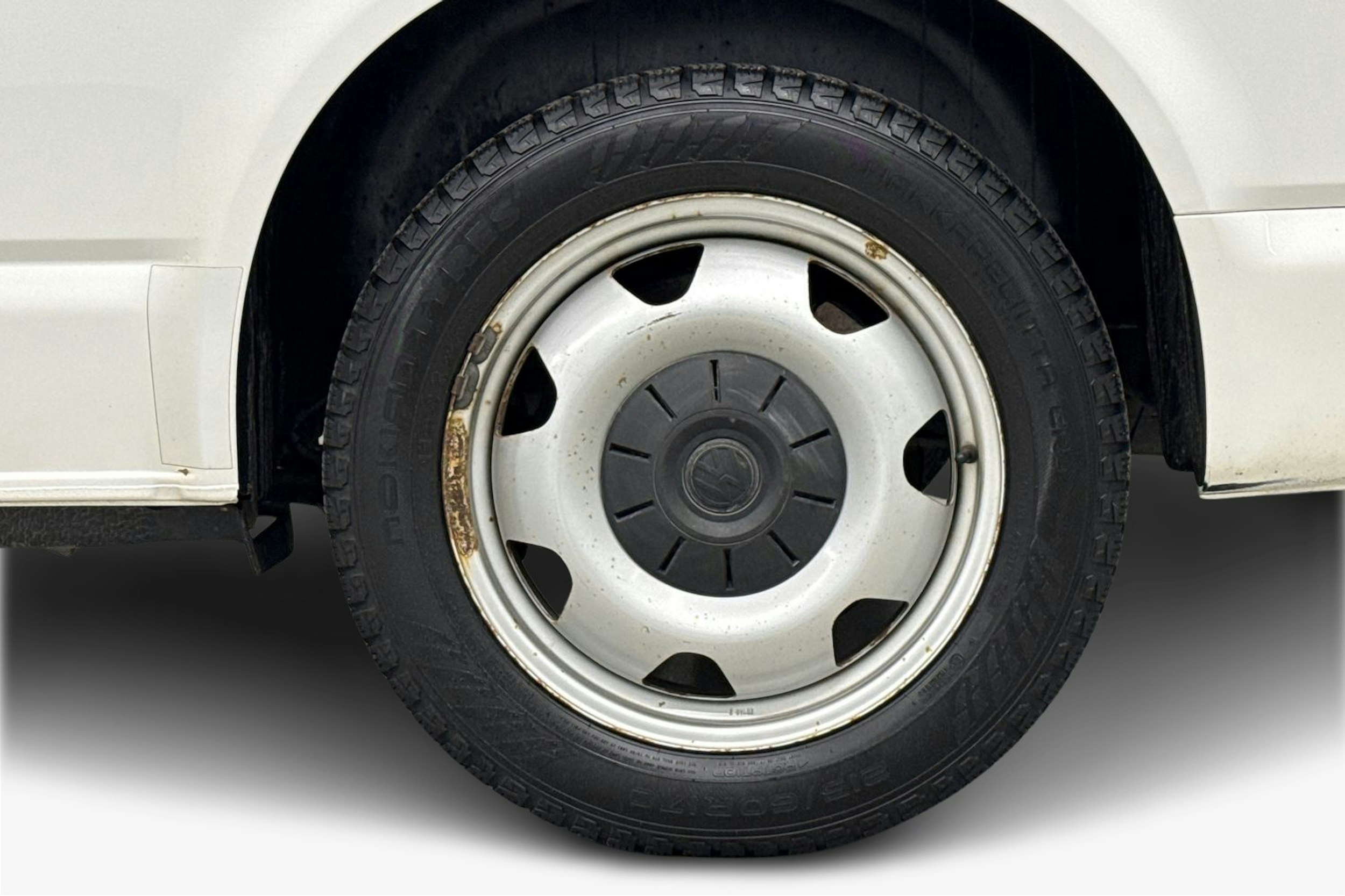 valkoinen Volkswagen Transporter 2021 kuva 12.