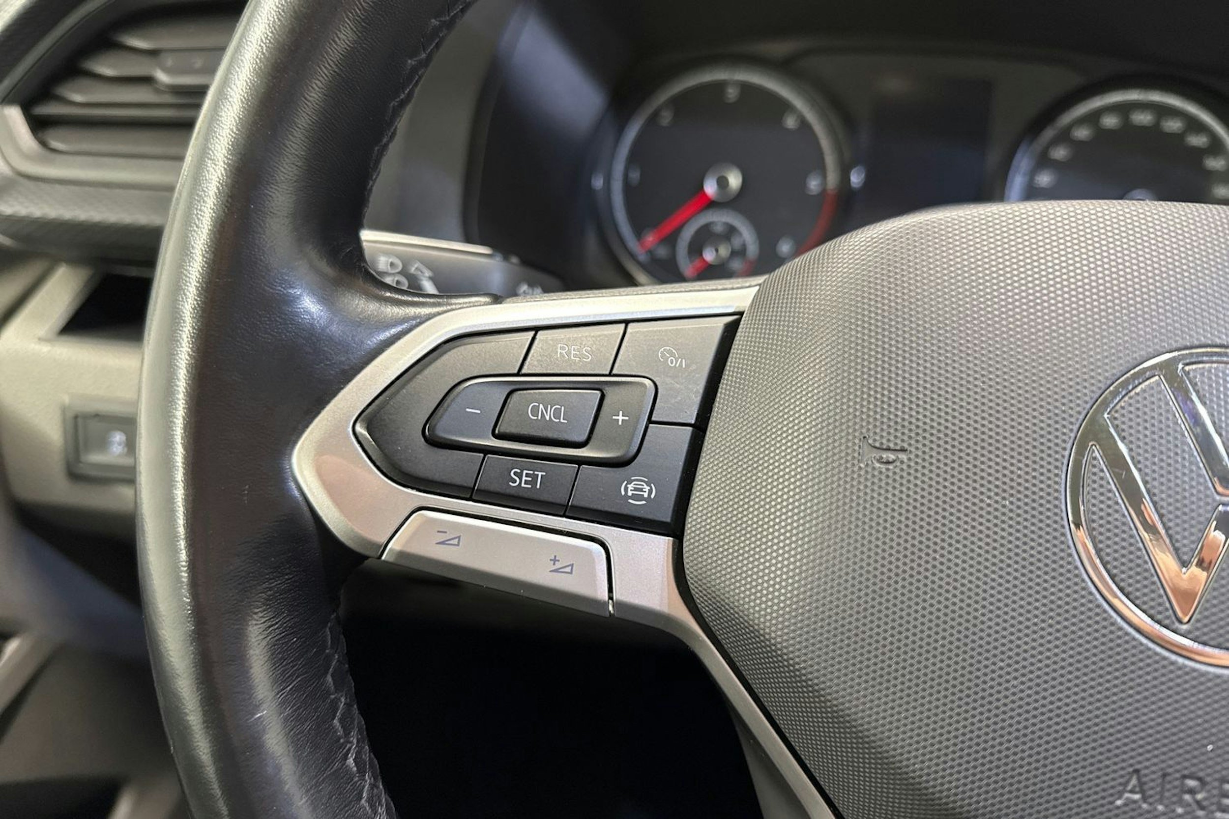 valkoinen Volkswagen Transporter 2021 kuva 15.