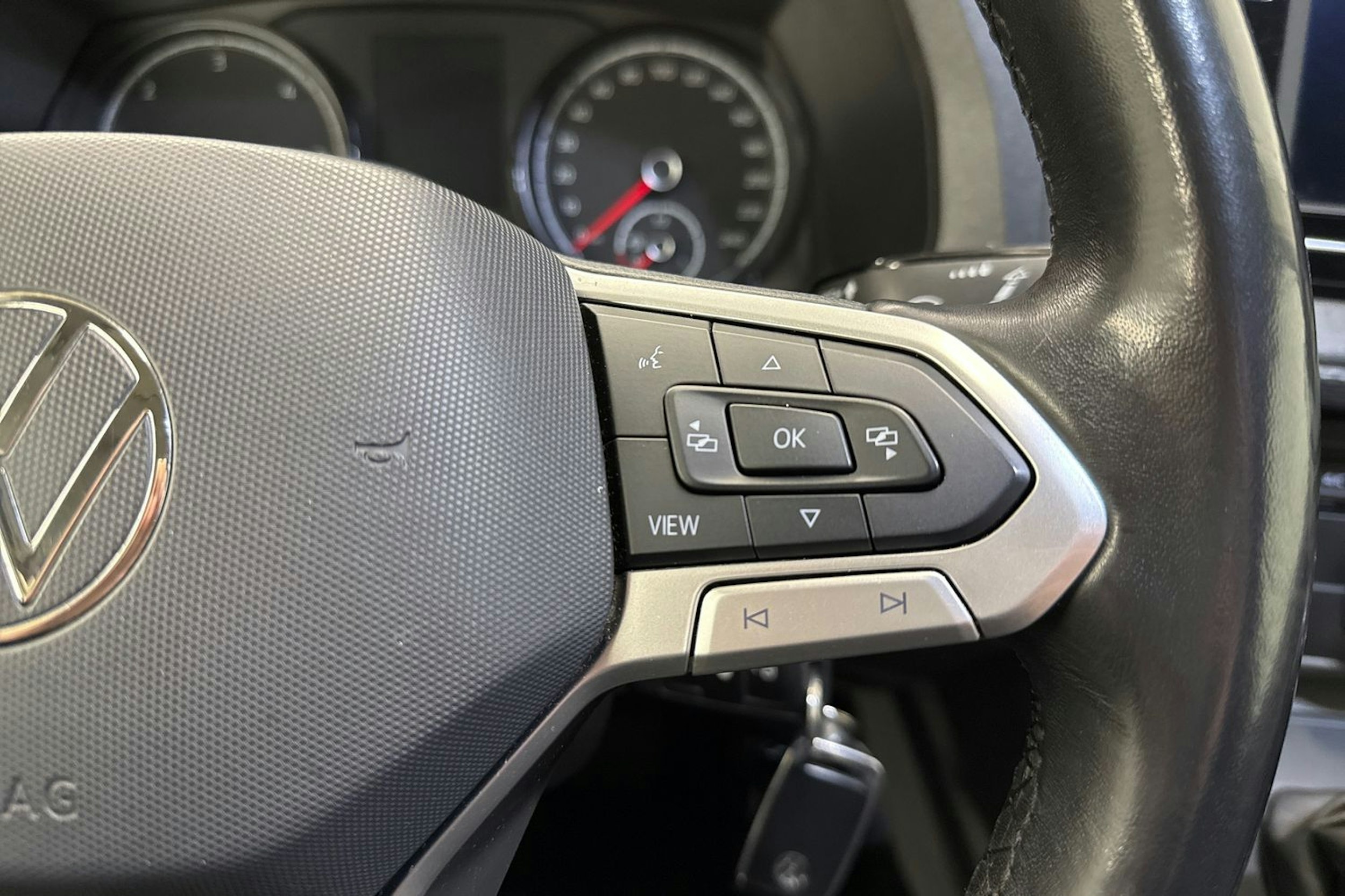 valkoinen Volkswagen Transporter 2021 kuva 16.