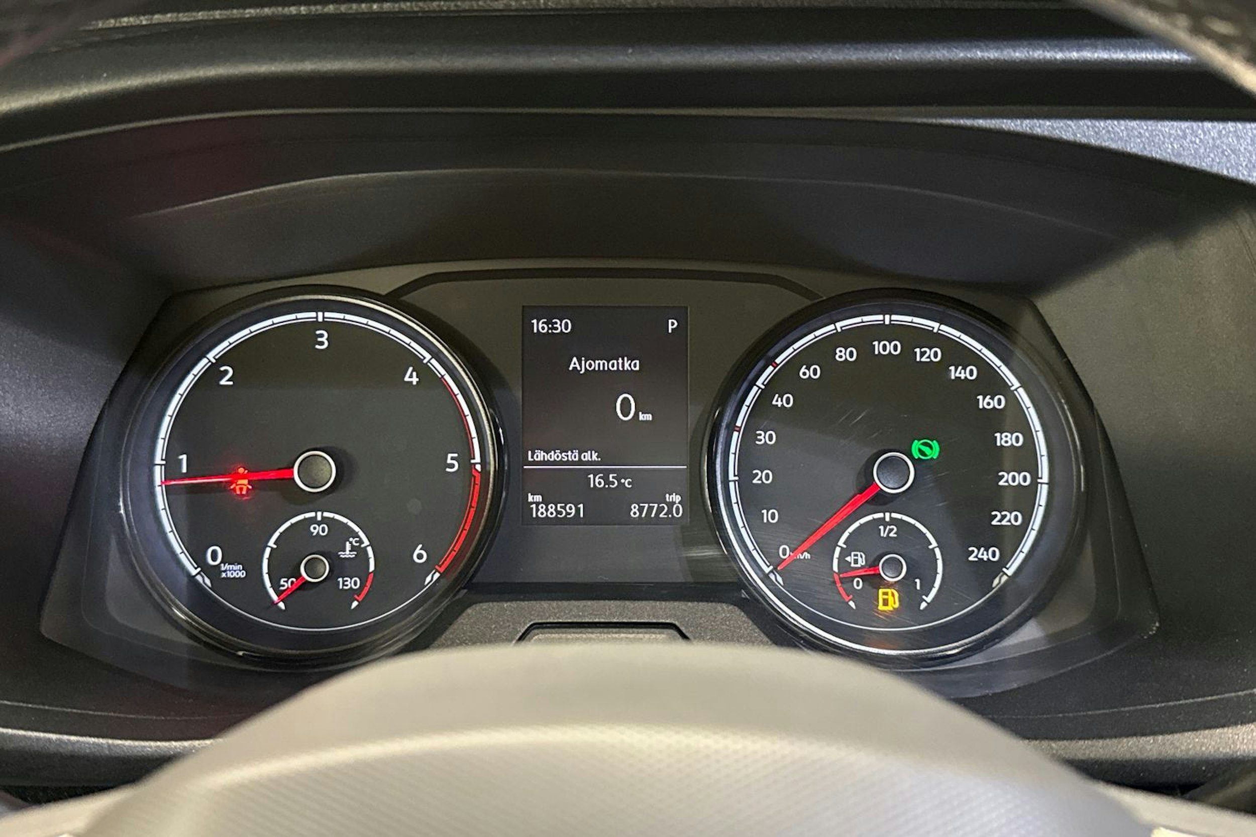 valkoinen Volkswagen Transporter 2021 kuva 17.