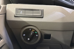 valkoinen Volkswagen Transporter 2021 kuva 18.