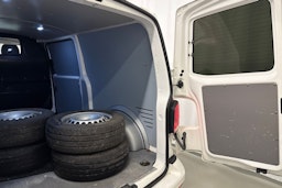 valkoinen Volkswagen Transporter 2021 kuva 22.