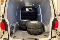 valkoinen Volkswagen Transporter 2021 kuva 23.