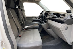 valkoinen Volkswagen Transporter 2021 kuva 10.