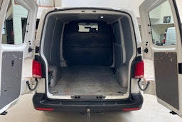 valkoinen Volkswagen Transporter 2021 kuva 14.
