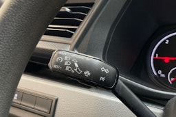 valkoinen Volkswagen Transporter 2021 kuva 16.
