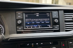 valkoinen Volkswagen Transporter 2021 kuva 17.