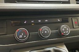 valkoinen Volkswagen Transporter 2021 kuva 18.