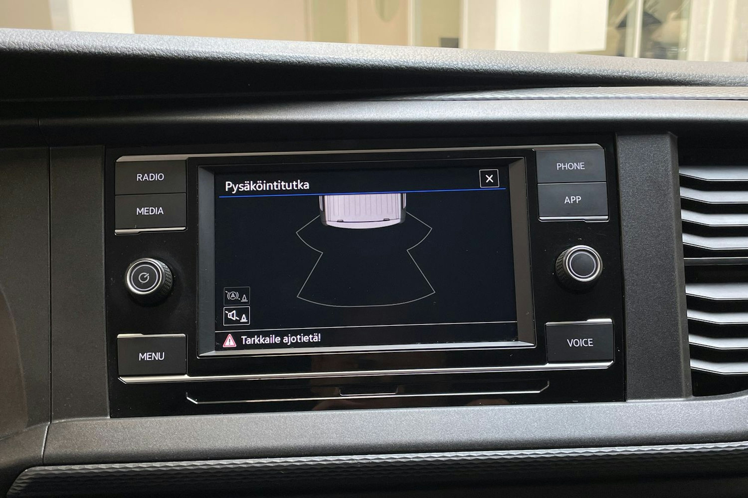 valkoinen Volkswagen Transporter 2021 kuva 20.