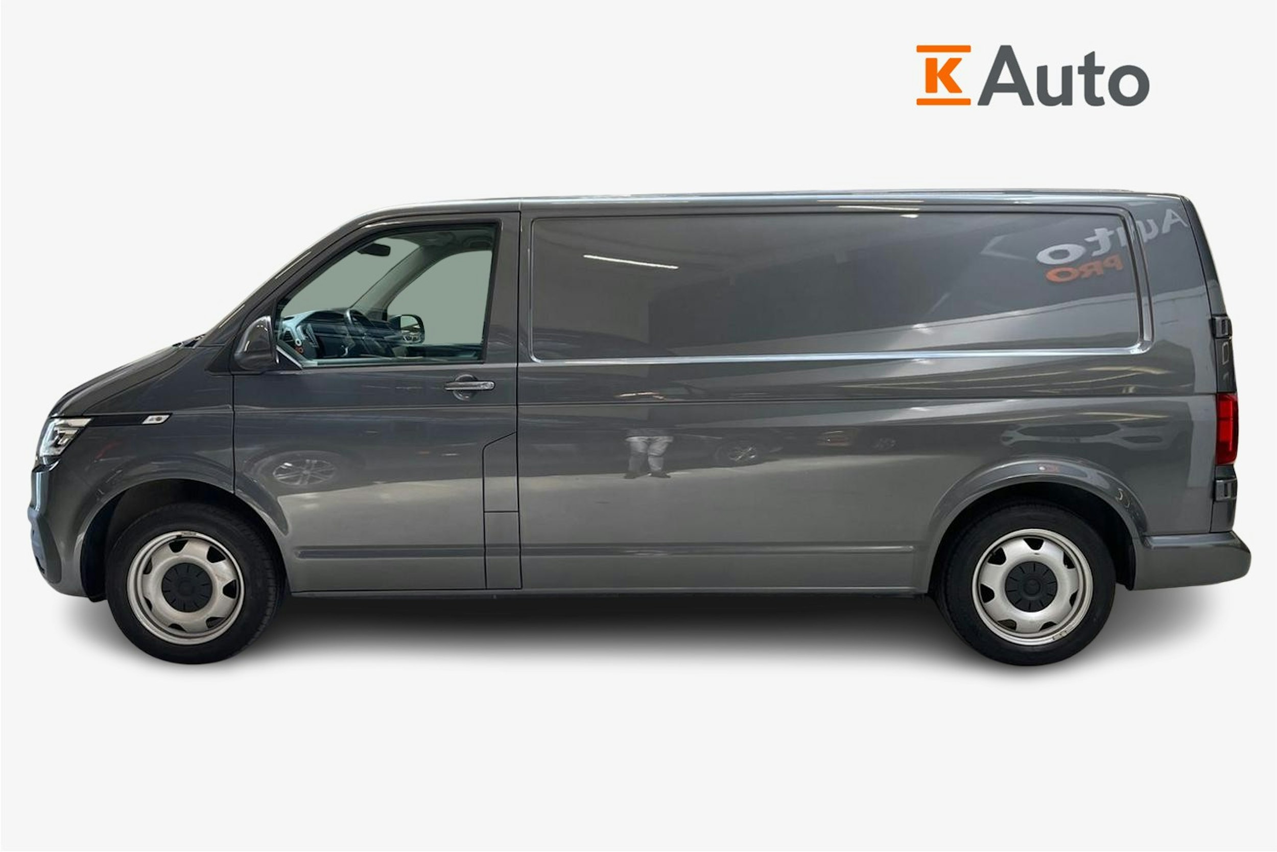 harmaa Volkswagen Transporter 2021 kuva 6.