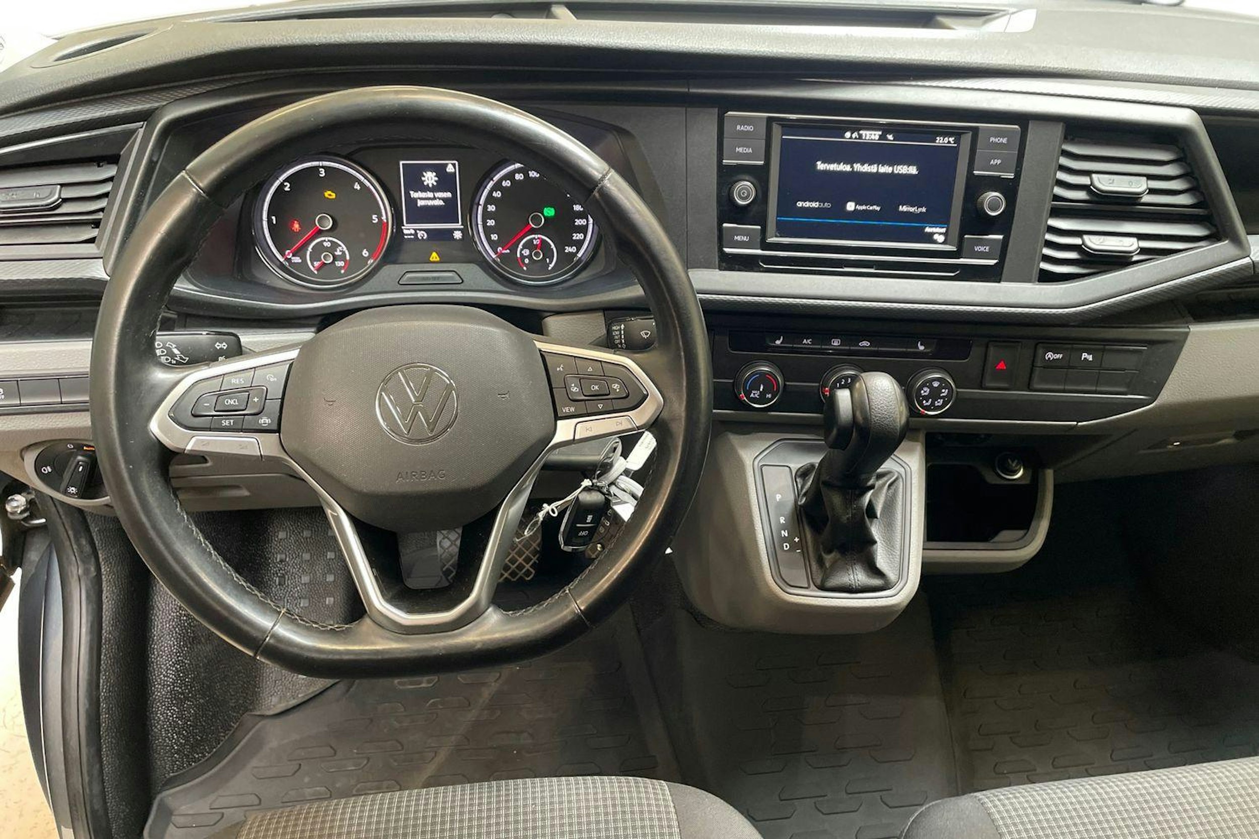harmaa Volkswagen Transporter 2021 kuva 9.