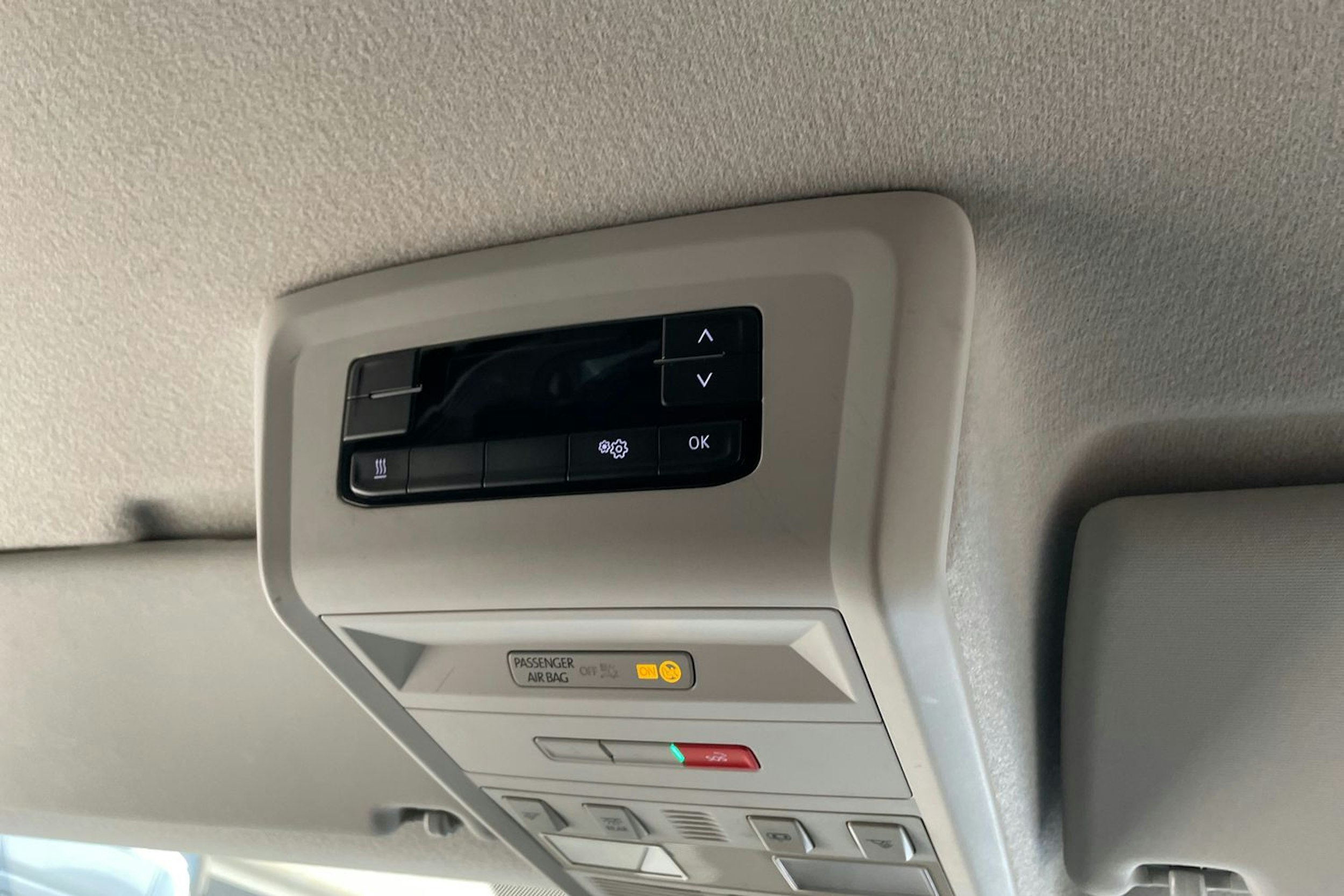 harmaa Volkswagen Transporter 2021 kuva 14.