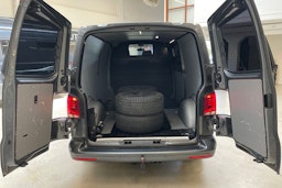 harmaa Volkswagen Transporter 2021 kuva 17.