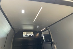 harmaa Volkswagen Transporter 2021 kuva 20.