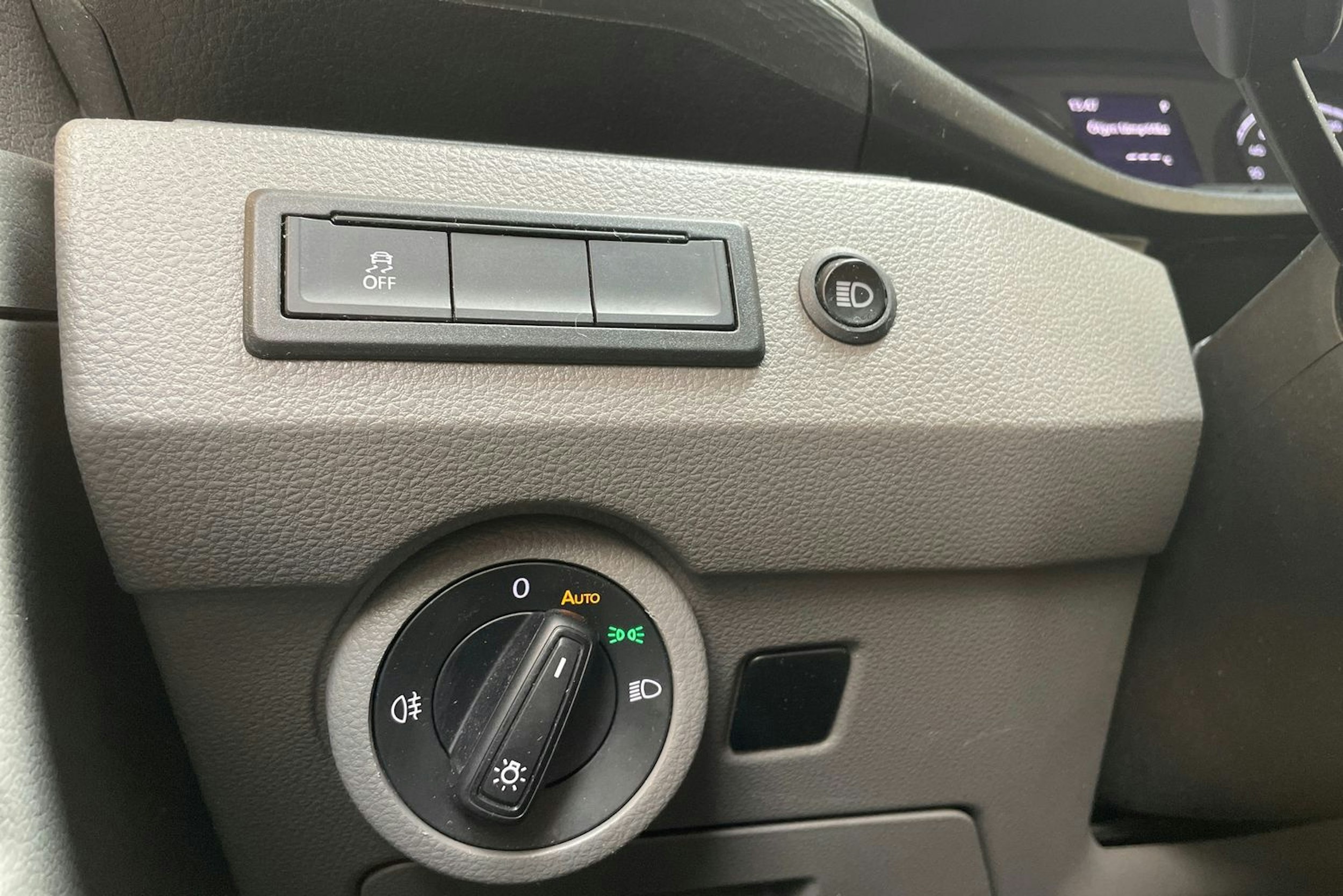 harmaa Volkswagen Transporter 2021 kuva 22.