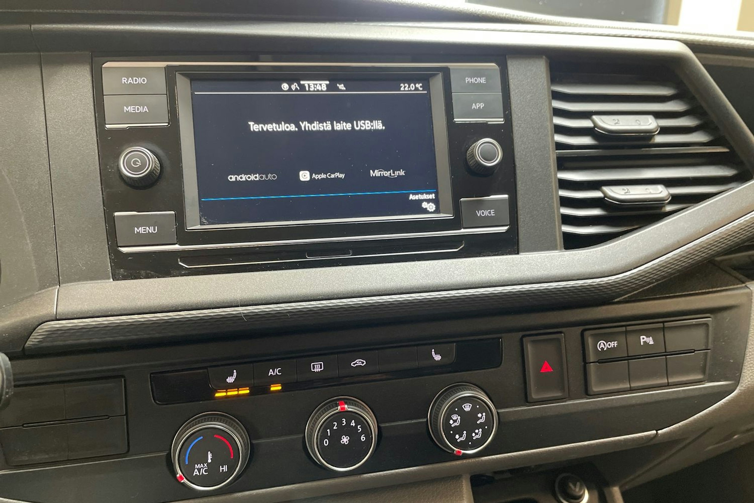 harmaa Volkswagen Transporter 2021 kuva 26.