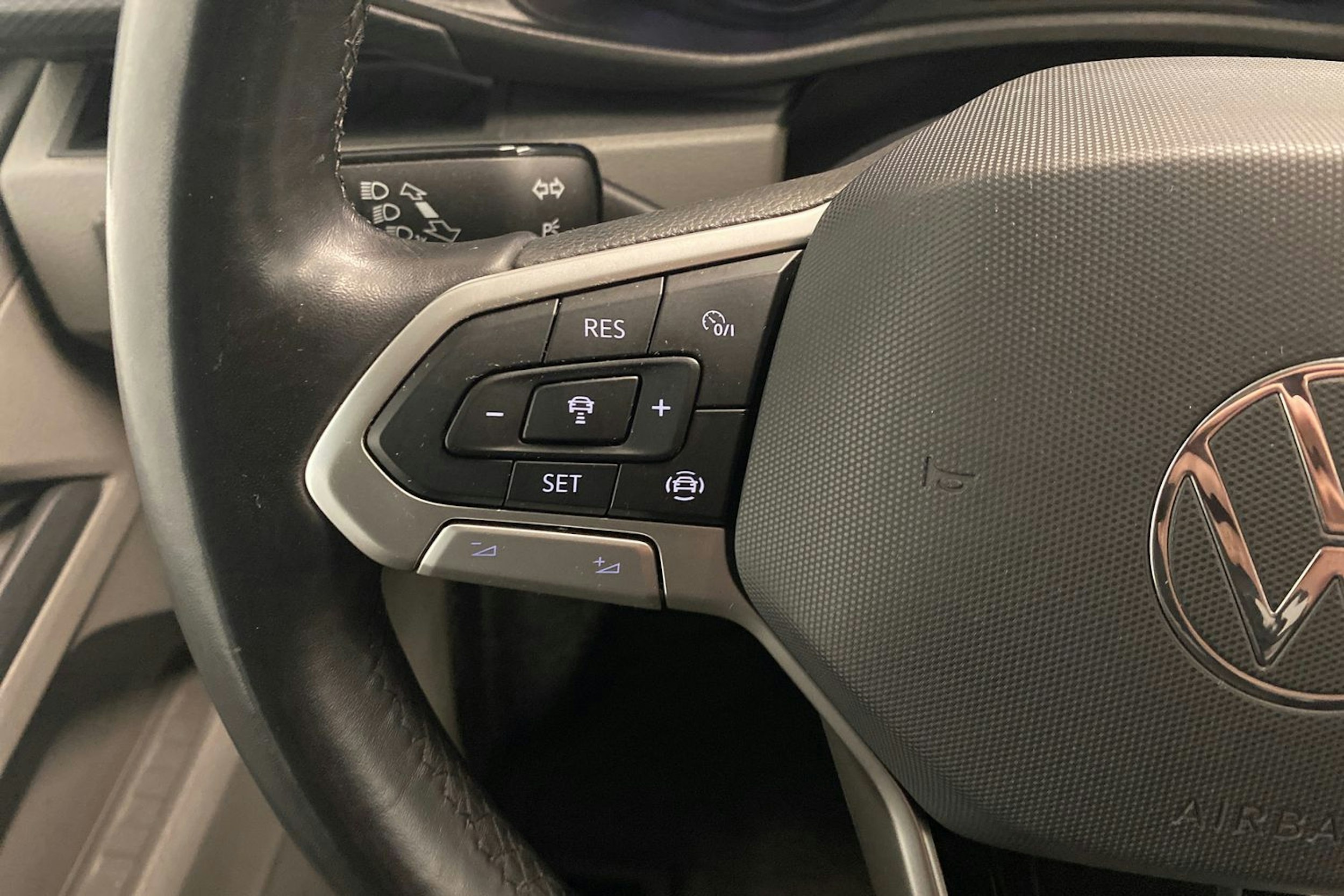 sininen Volkswagen Transporter 2021 kuva 15.