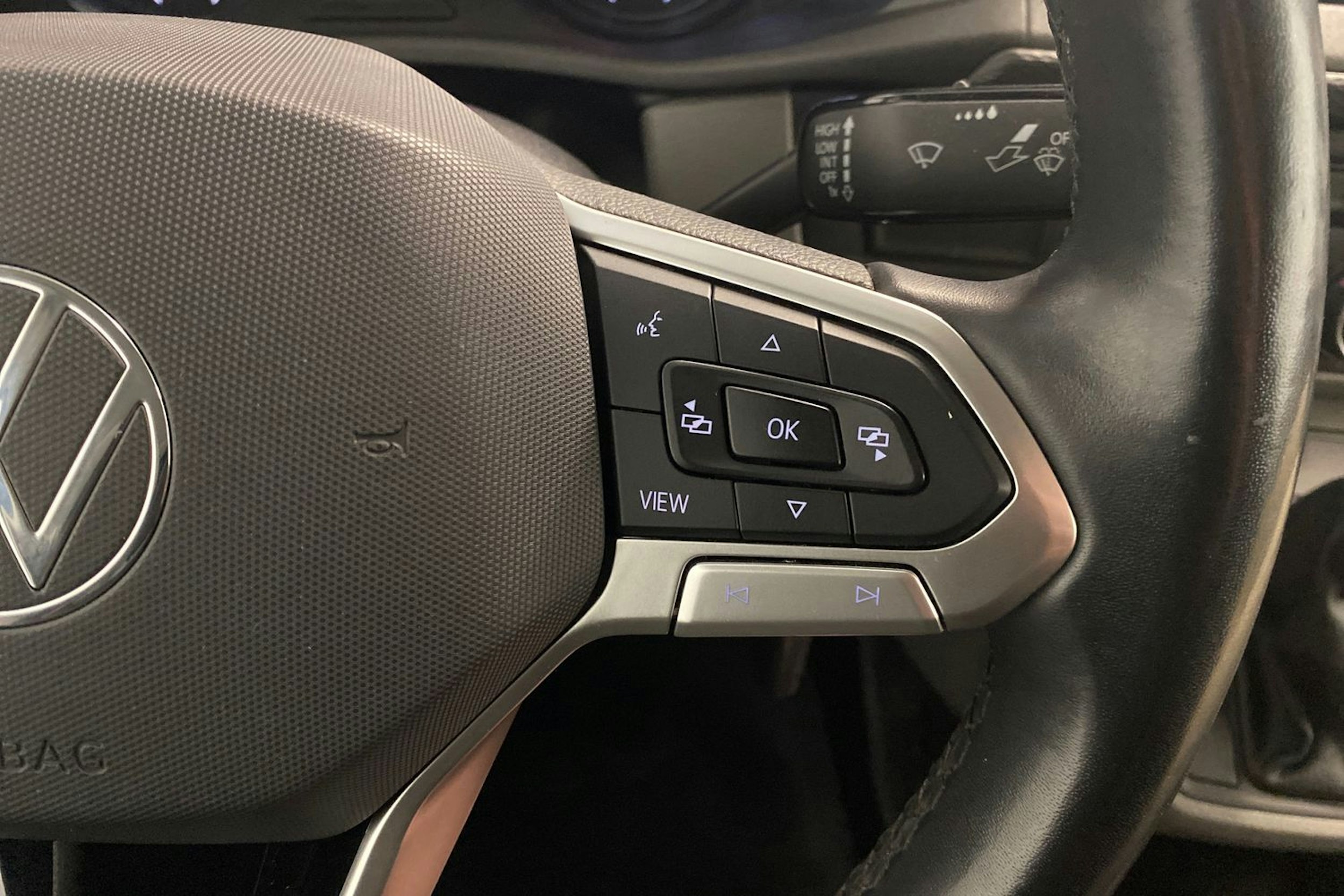 sininen Volkswagen Transporter 2021 kuva 16.