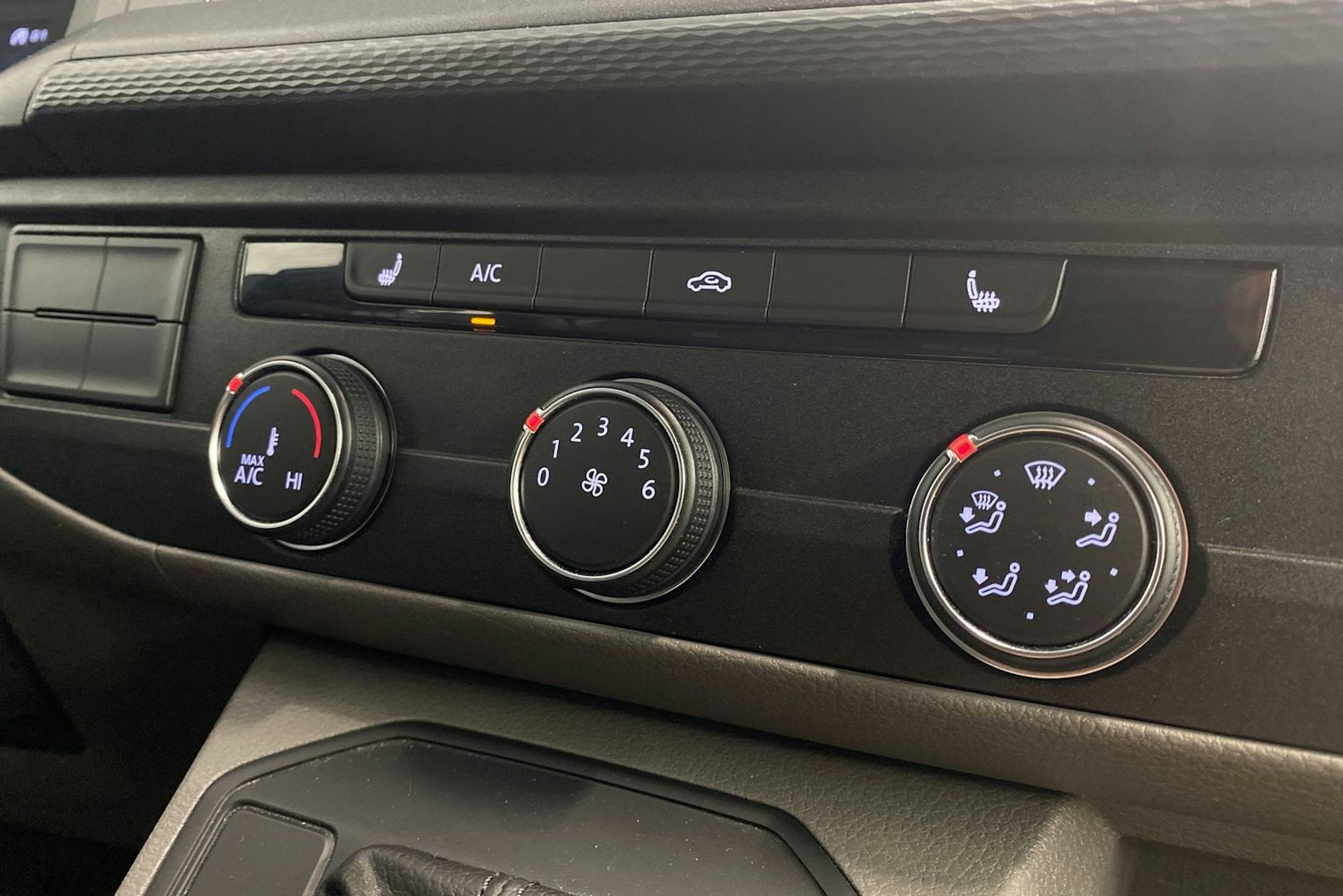 sininen Volkswagen Transporter 2021 kuva 20.