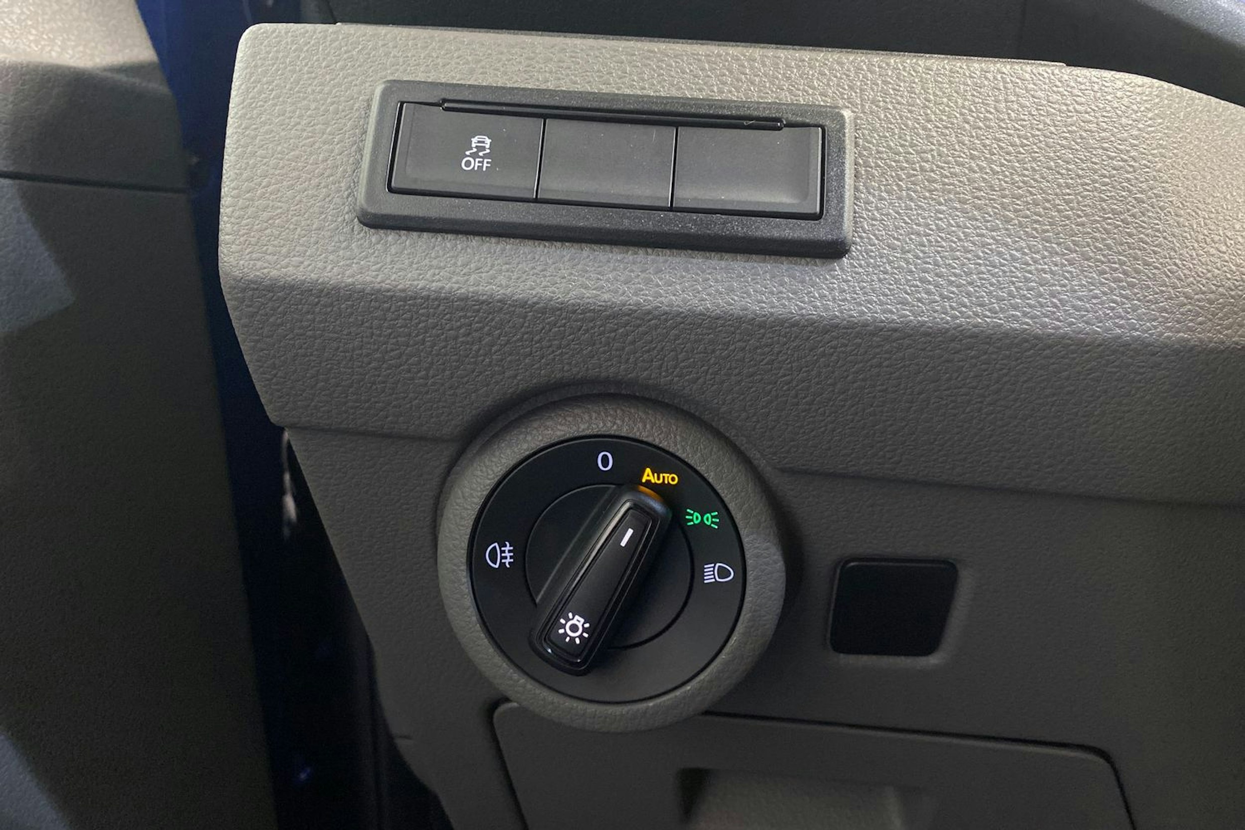 sininen Volkswagen Transporter 2021 kuva 22.