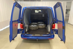 sininen Volkswagen Transporter 2021 kuva 24.