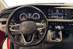 punainen Volkswagen Transporter 2021 kuva 9.