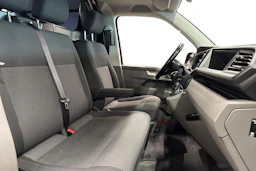 punainen Volkswagen Transporter 2021 kuva 11.