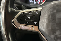 punainen Volkswagen Transporter 2021 kuva 17.