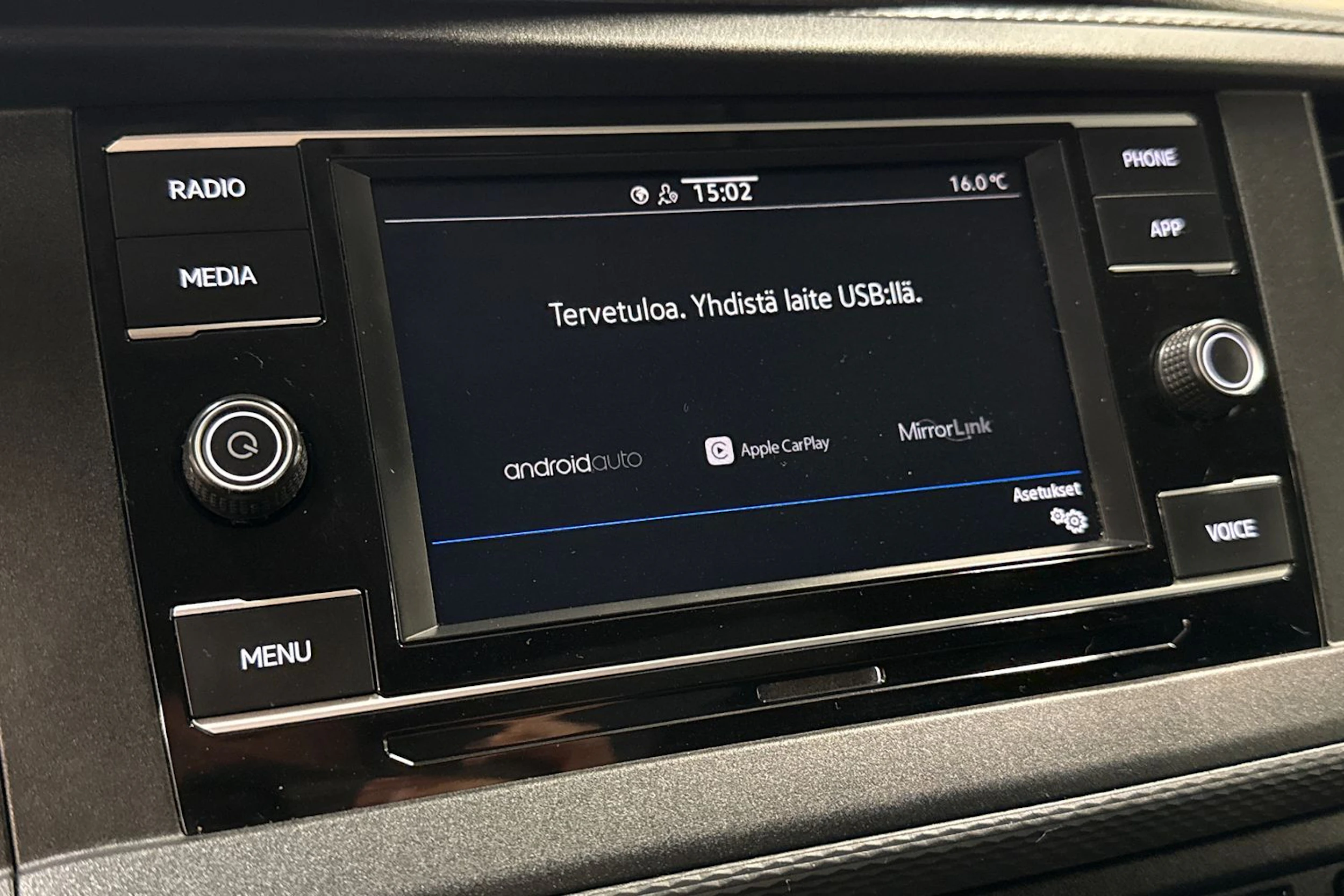 punainen Volkswagen Transporter 2021 kuva 23.
