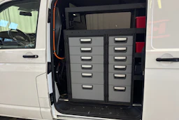 valkoinen Volkswagen Transporter 2021 kuva 6.