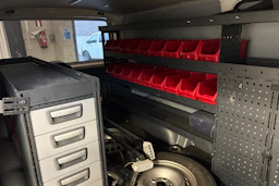 valkoinen Volkswagen Transporter 2021 kuva 9.