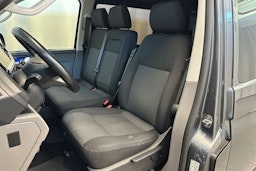 harmaa Volkswagen Transporter 2021 kuva 16.