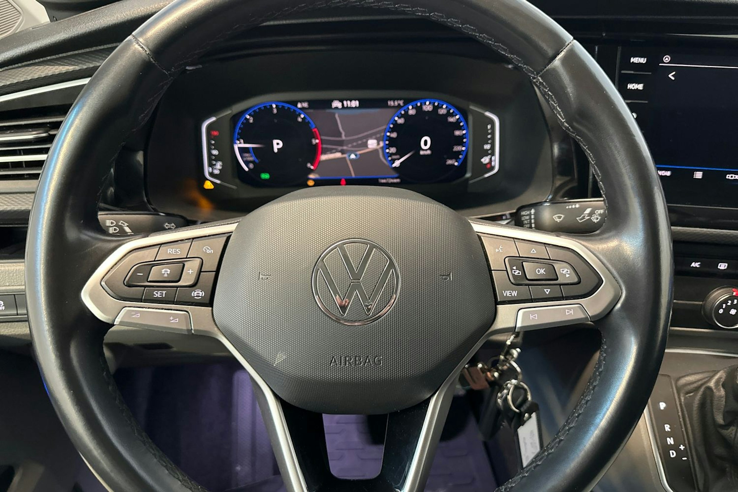 harmaa Volkswagen Transporter 2021 kuva 20.